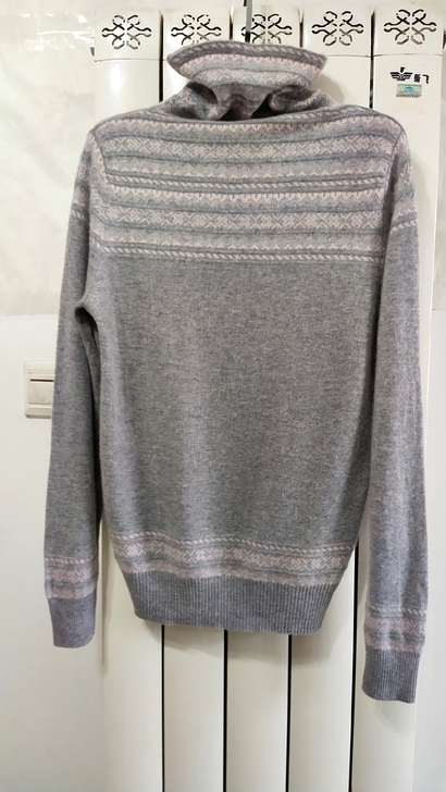 荣恒百分百山羊绒高领羊绒衫，手感柔软，穿着...