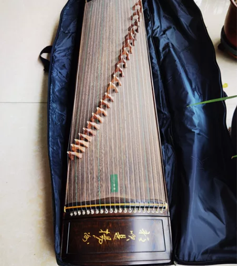 闲置古筝，七成新，买古筝送全新没拆封古筝架...