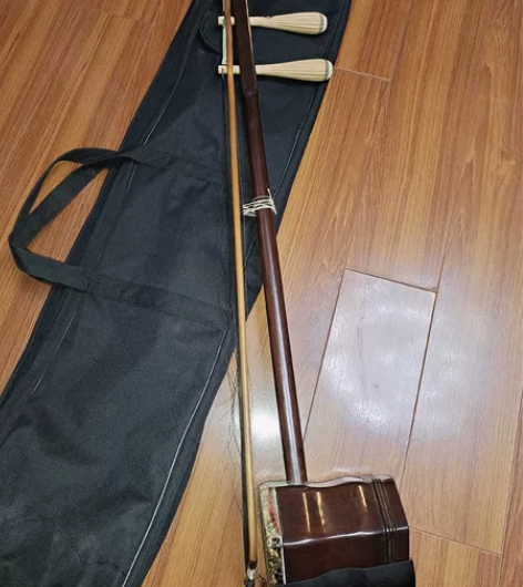 家里闲置的二胡，转给有需要的人，适合初学者...