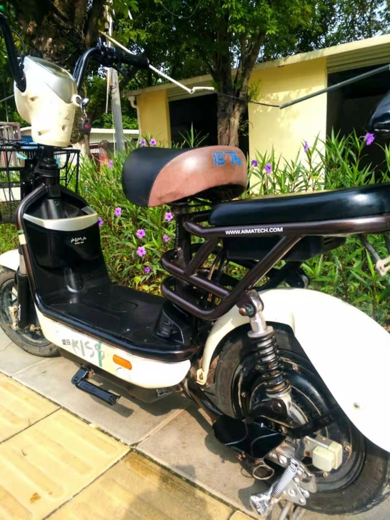 爱玛电动车急转，有购车发票，充满电可以跑三...