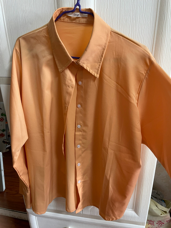 便宜出几件衣服！！