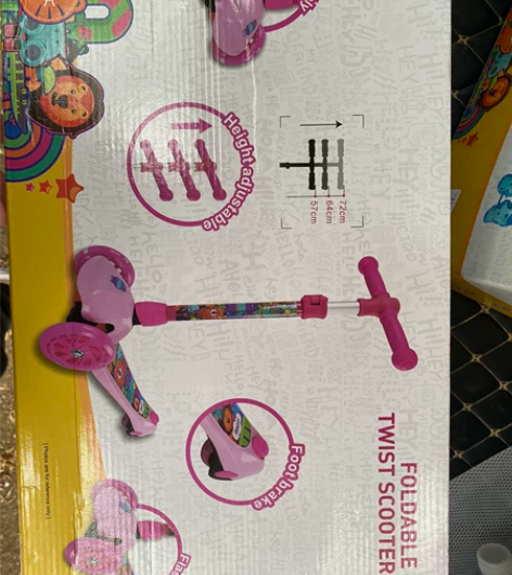 三轮滑板车 轮子可以亮哦 三岁以上的小朋友...