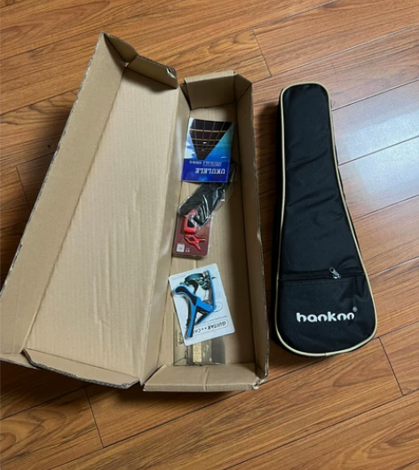 全新未使用，尤克里里小吉他，包邮 感兴趣的...