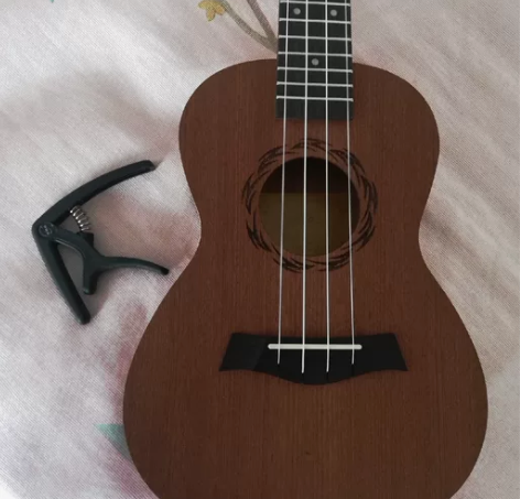 23寸尤克里里 220元入手的，没怎么使用...