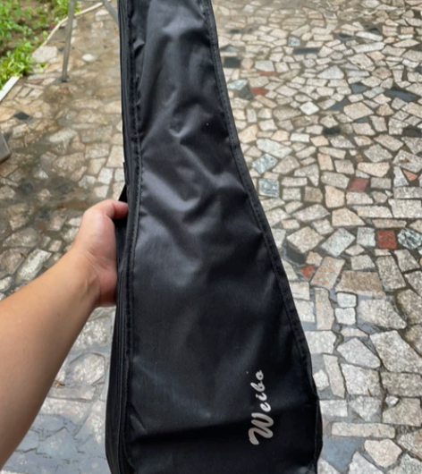 全新尤克里里，不会弹，买回来没时间学，便宜...