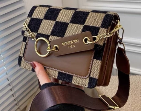 高级感小包包女2022新款时尚女士斜挎包百...