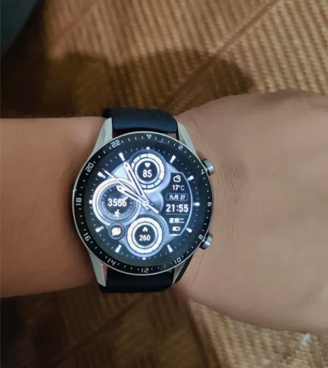 华为手表GT2。银色。两条表带。有原装的。...