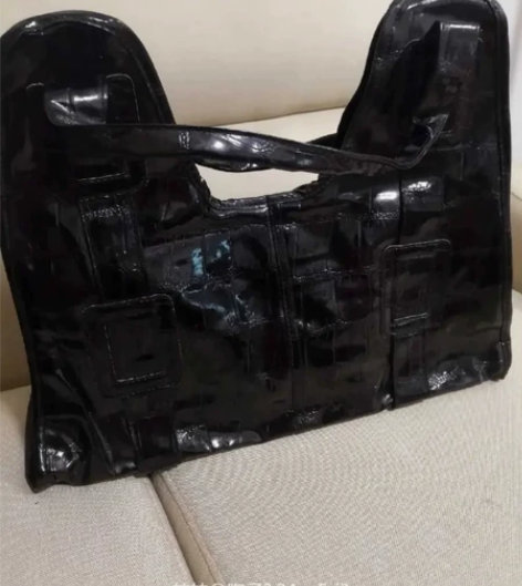 「全新包邮」亮面暗格手提包 新旧程度：全新...