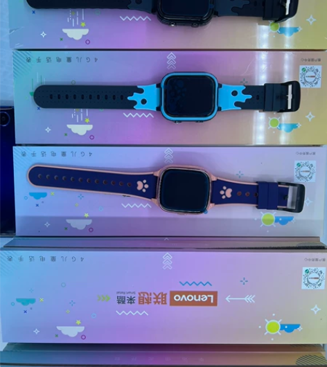 儿童电话手表颜色齐全，到货了新款蓝色粉色的...