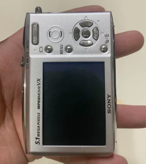 索尼相机，没有充电器，有喜欢的就来。 没有...