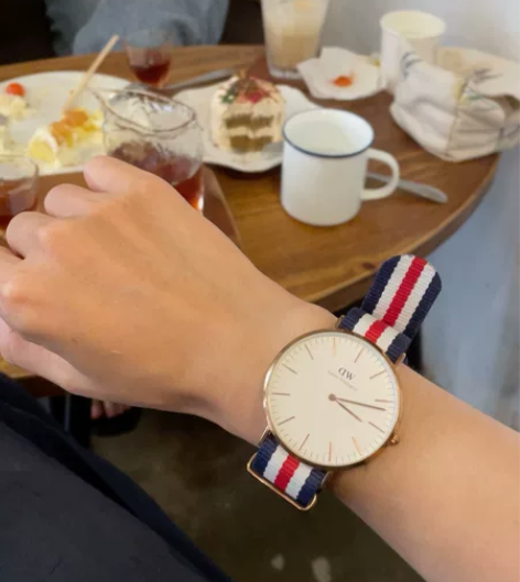 几乎全新dw品牌专柜¥2281人想要