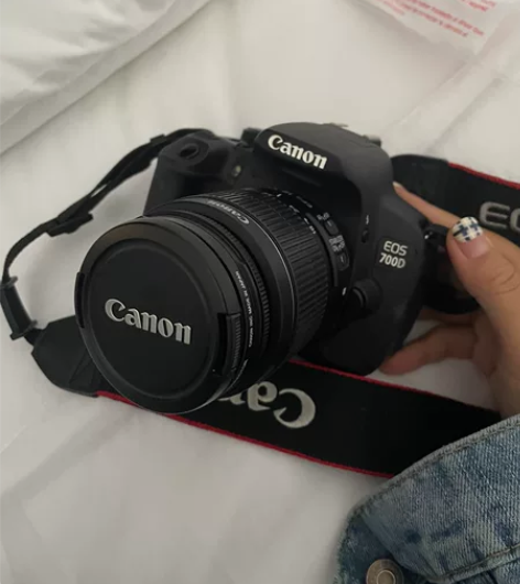 女大学生自用单反相机包邮屏幕可翻转 镜头为...