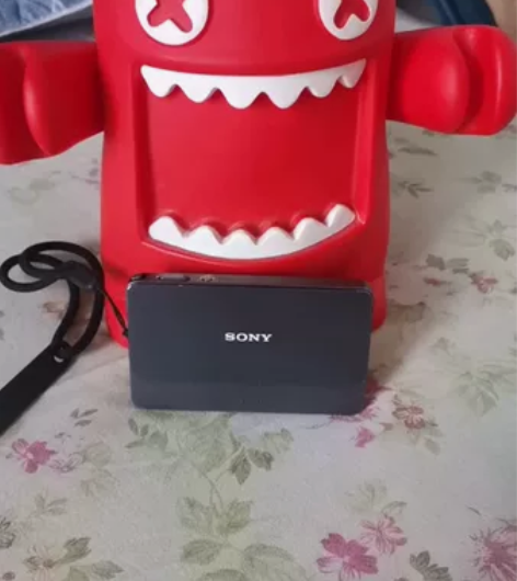 索尼DSC-T700数码相机，合金拉丝机身...