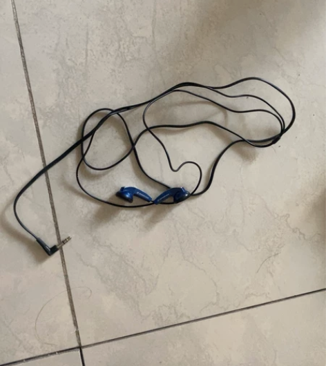 耳机，八成新 感兴趣的话点“我想要”和我私...