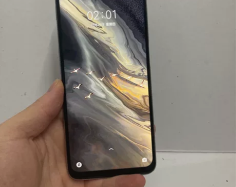 真我Q3， 8+128，5G手机，磕碰如图...