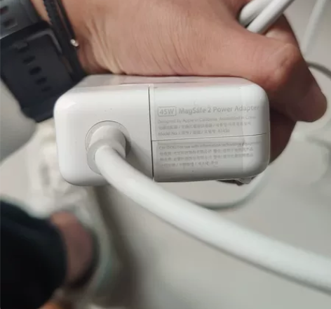 个人闲置，苹果笔记本充电器，别人给的一套，...