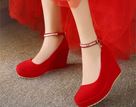 ?红鞋新娘鞋结婚鞋厚底坡跟鞋水钻单鞋防水台...