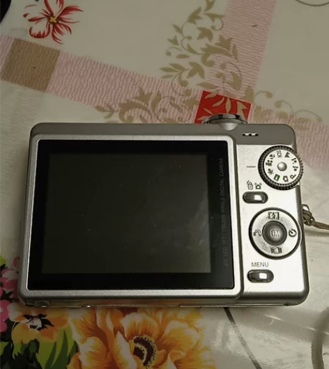 爱国者数码相机DC-V780品相如图没有电...