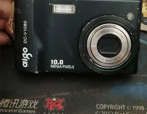 爱国者v1080数码相机，配件机，没有电池...