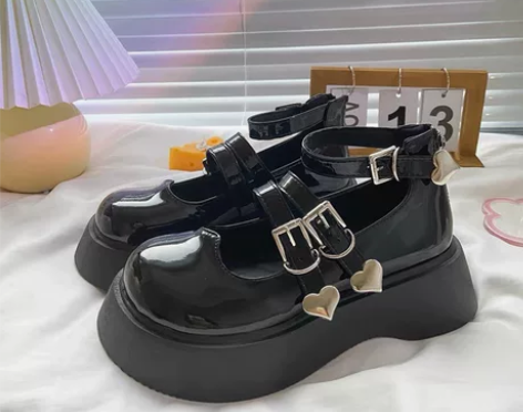 厚底玛丽珍鞋 只穿过一次拍照 感兴趣的话点...