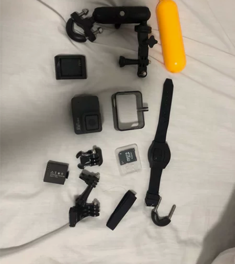 京东买回来的运动相机。型号 摄徒GO8 花...