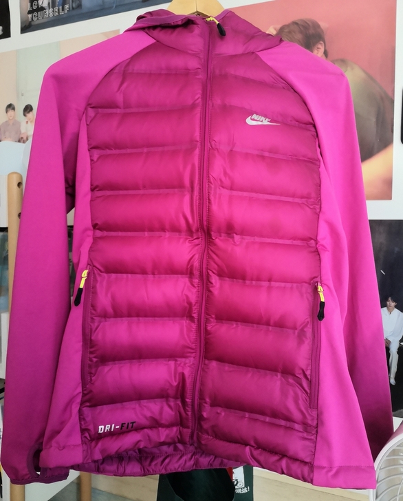 NIKE耐克女式薄棉服，前后胸薄棉，袖子弹...
