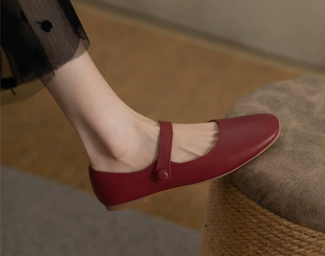 ?法式2022年春秋新款方头玛丽珍鞋酒红色...