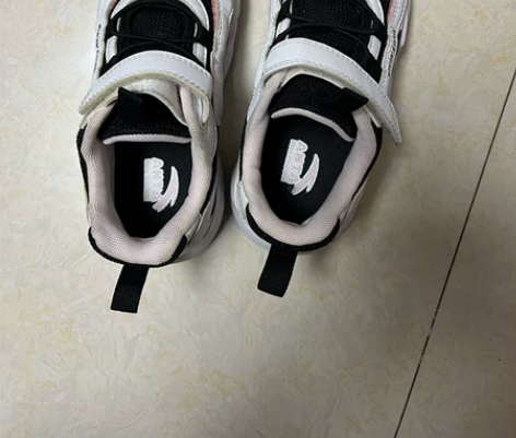 安踏女童鞋 30码 购于专柜 感兴趣的话点...