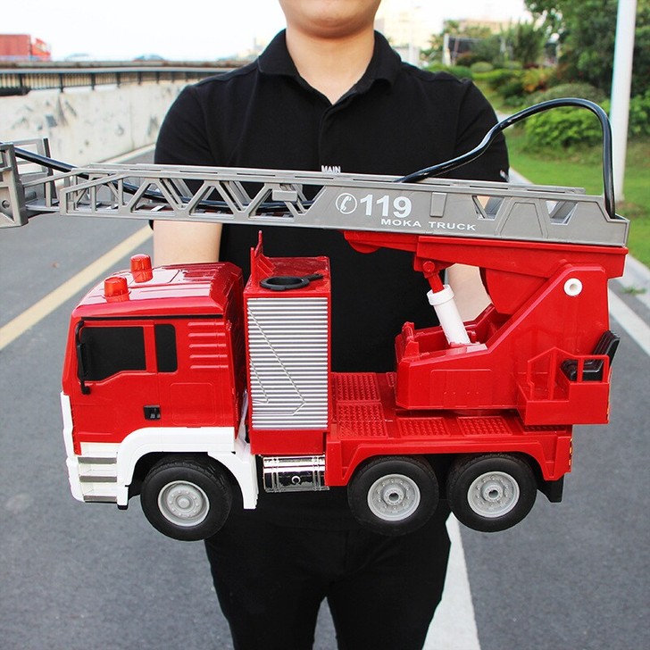 超大型可喷水遥控消防车电动升降云梯越野车男...