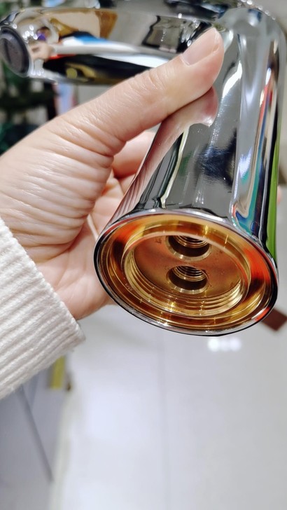 处理4套重2斤的洗脸盆水龙头家用新款防溅卫...