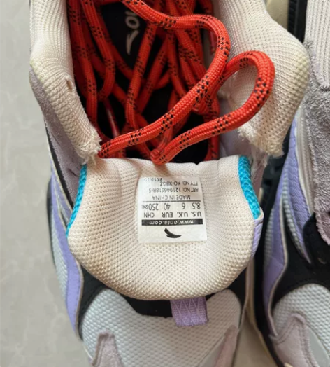 安踏专卖店购买，正品哦，穿过几次，可小刀哦...