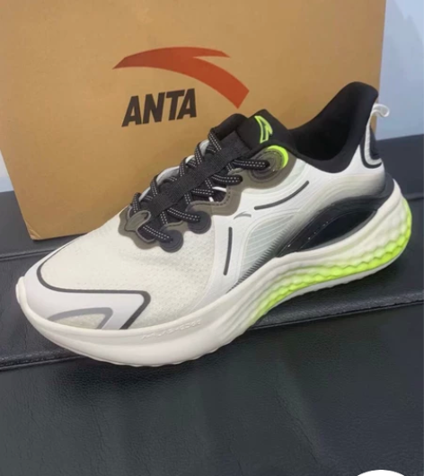 安踏乳胶跑鞋舒弹科技男鞋秋冬新款软底回弹减...