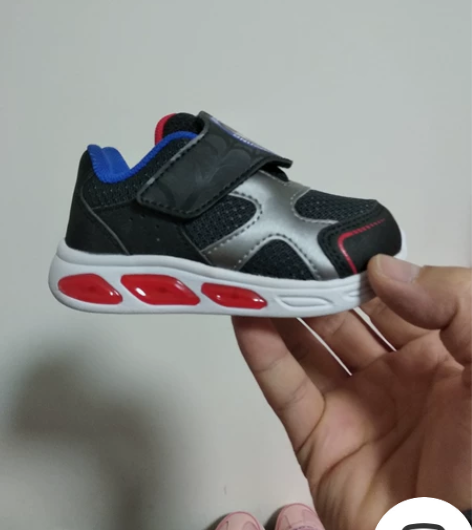 安踏正品童鞋，全新原盒，春秋款，带灯的，2...