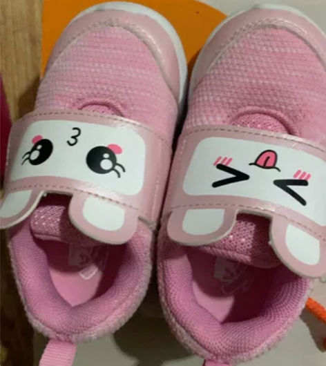 安踏童鞋安踏女宝宝鞋，童鞋亮灯款，没穿几次...