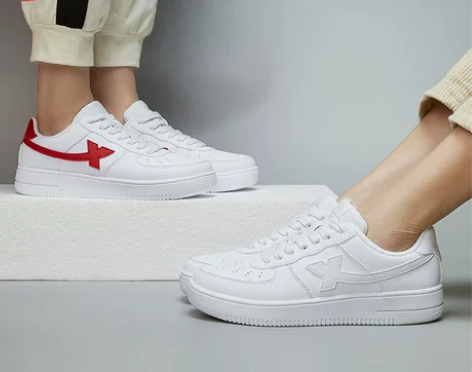 特步女鞋板鞋男鞋空军一号小白鞋女春秋鞋子官...