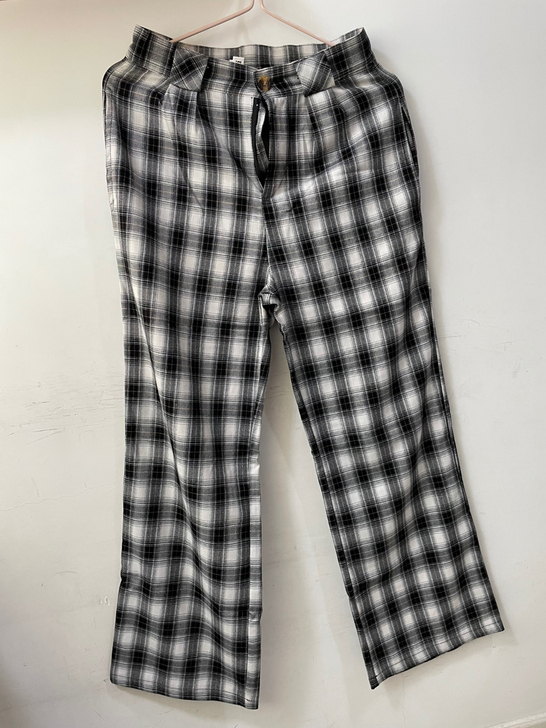 黑色格子裤女，全新，买来没有穿过