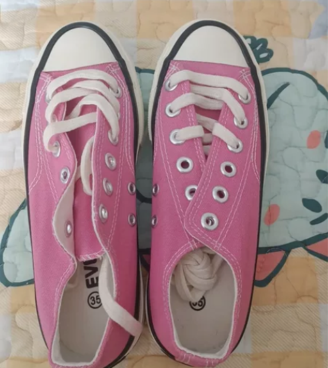 粉色的匡威球鞋，没穿过，全新滴，主要是球鞋...
