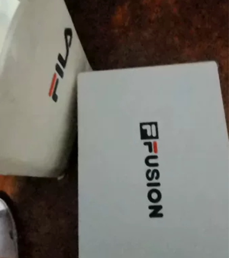 斐乐女鞋，正品，专卖店购买，38码的，在外...