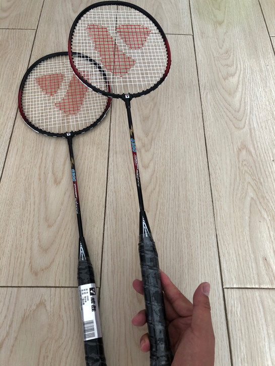 闲置羽毛球拍子