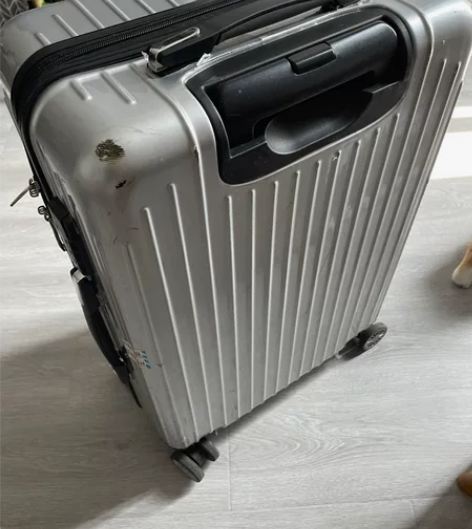 首席官行李箱万向轮拉杆箱，24寸，用了几年...