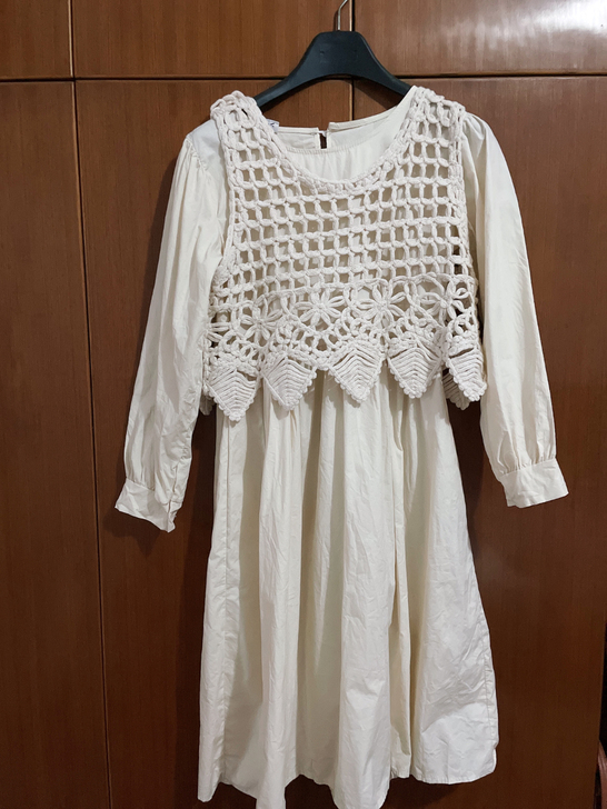 素色长袖连衣裙