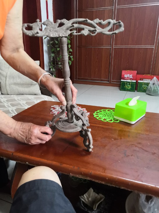 特早期（按颜色判断）鸡翅木毛笔架一个，三个...