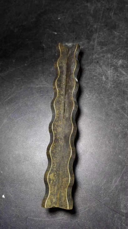 下乡收的民国时期铜组合笔架,造型独特,品相...