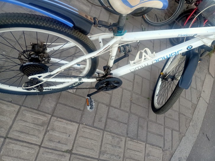 宝马骑26*2.25，本地自提，外地不包邮...