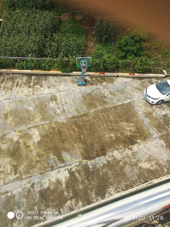 标题：篮球架可升降