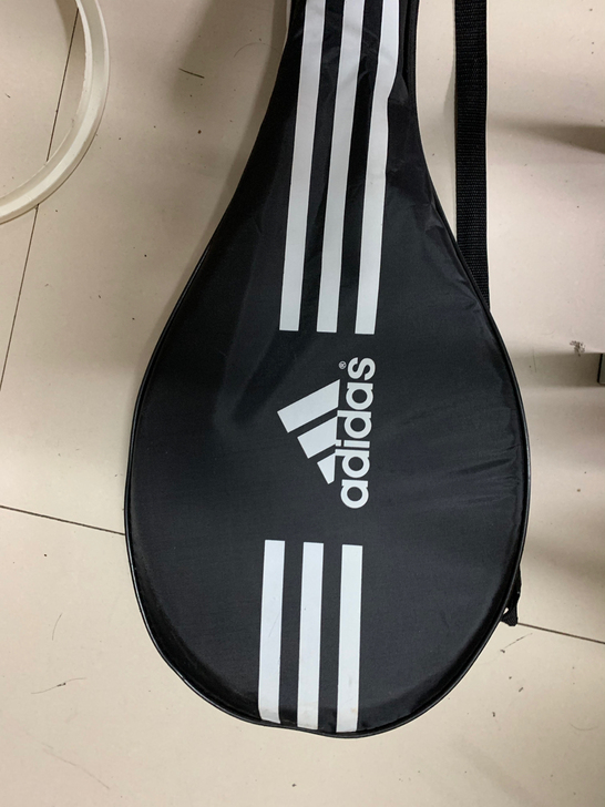 网球拍 上体育课用过一学期 送五个用过的网...