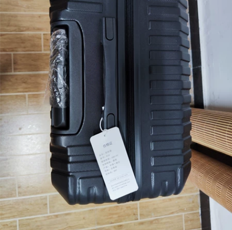 全新行李箱，28寸，未使用，吊牌还在，公司...