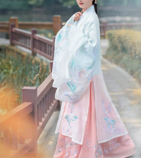 如梦霓裳汉服明制 感兴趣的话点“我想要”和...