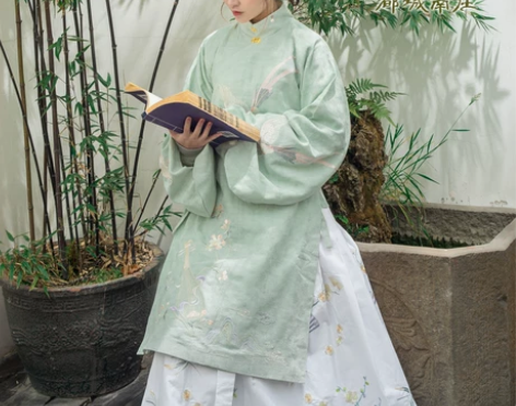 都城南庄传统汉民族服饰汉服明制浅绿色竖领长...