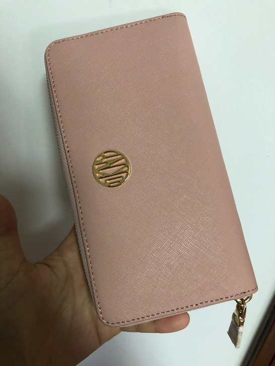 Dkny长款拉链钱包，专柜入，裸粉色，容量...
